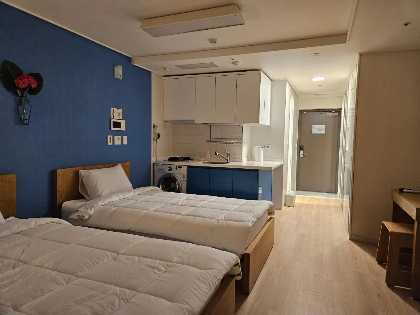 #2 Twin# 2 Minutes Run To The Sea, Close To The Sea, 5 Minutes To Club D Oasis Swimming Pool, Renewal Fresh Apartment Busan