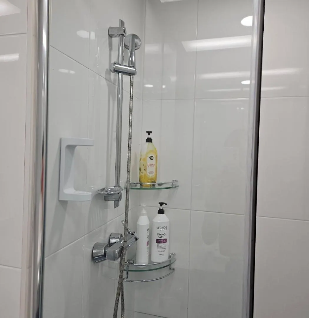 #2 Twin# 2 Minutes Run To The Sea, Close To The Sea, 5 Minutes To Club D Oasis Swimming Pool, Renewal Fresh Apartment Busan