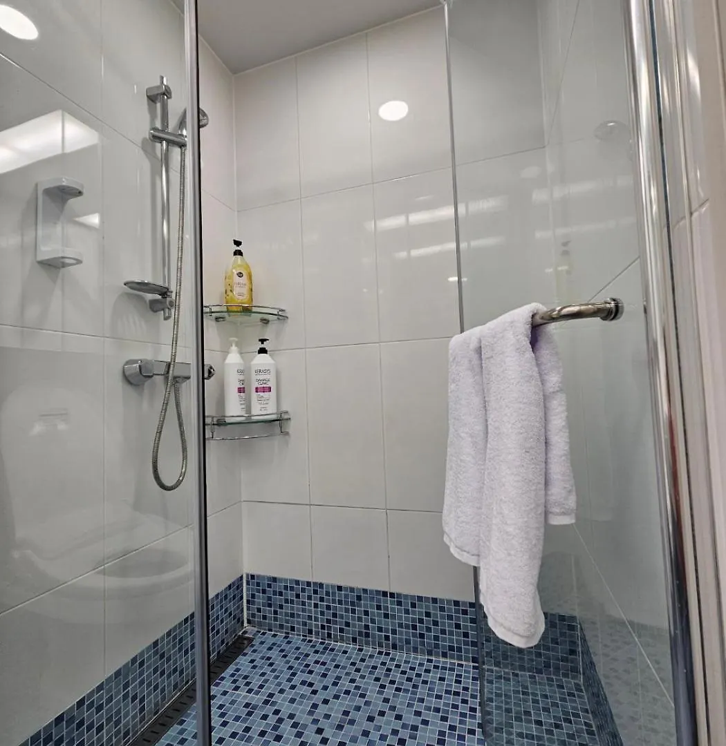 #2 Twin# 2 Minutes Run To The Sea, Close To The Sea, 5 Minutes To Club D Oasis Swimming Pool, Renewal Fresh Apartment Busan