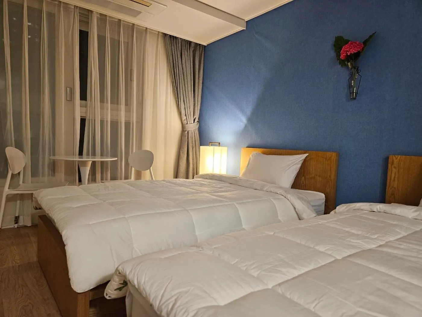 #2 Twin# 2 Minutes Run To The Sea, Close To The Sea, 5 Minutes To Club D Oasis Swimming Pool, Renewal Fresh Apartment Busan South Korea