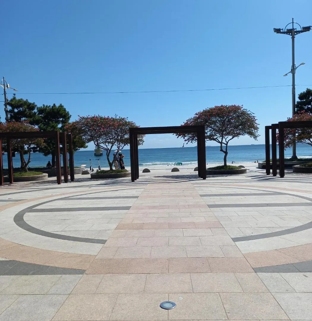 #2 Twin# 2 Minutes Run To The Sea, Close To The Sea, 5 Minutes To Club D Oasis Swimming Pool, Renewal Fresh Apartment Busan