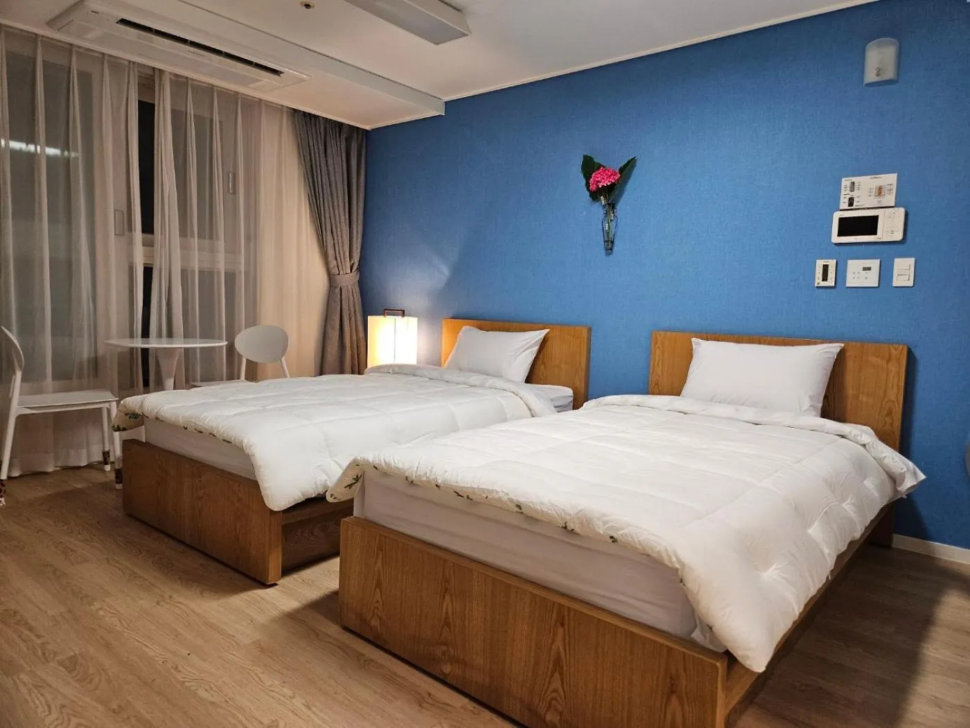 #2 Twin# 2 Minutes Run To The Sea, Close To The Sea, 5 Minutes To Club D Oasis Swimming Pool, Renewal Fresh Apartment Busan